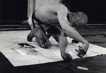 Ein Bild, das Person, krperliche Fitness, Gelnde, Knie enthlt.

KI-generierte Inhalte knnen fehlerhaft sein.